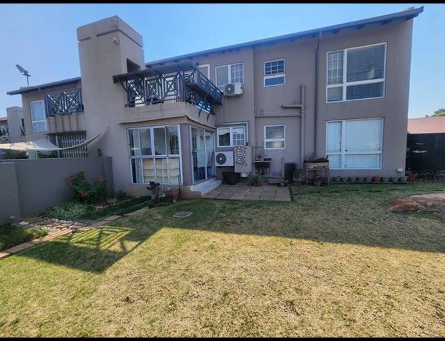 3 BEDROOM TOWNHOUSE FOR SALE IN SOUTH CREST